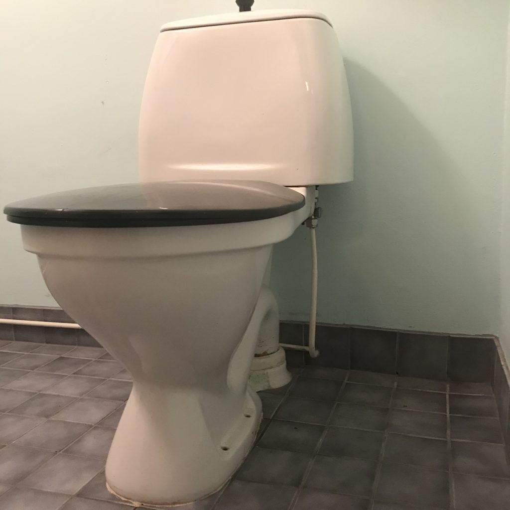 Wc pytyn asennus - Varsinais-Suomen Putkityö Group Oy WC pytty